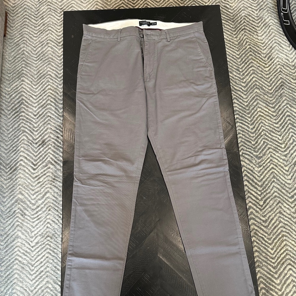 Club Monaco, Connor Chino, 34x32, Light Grey, Brand New! NWOT, never worn!
